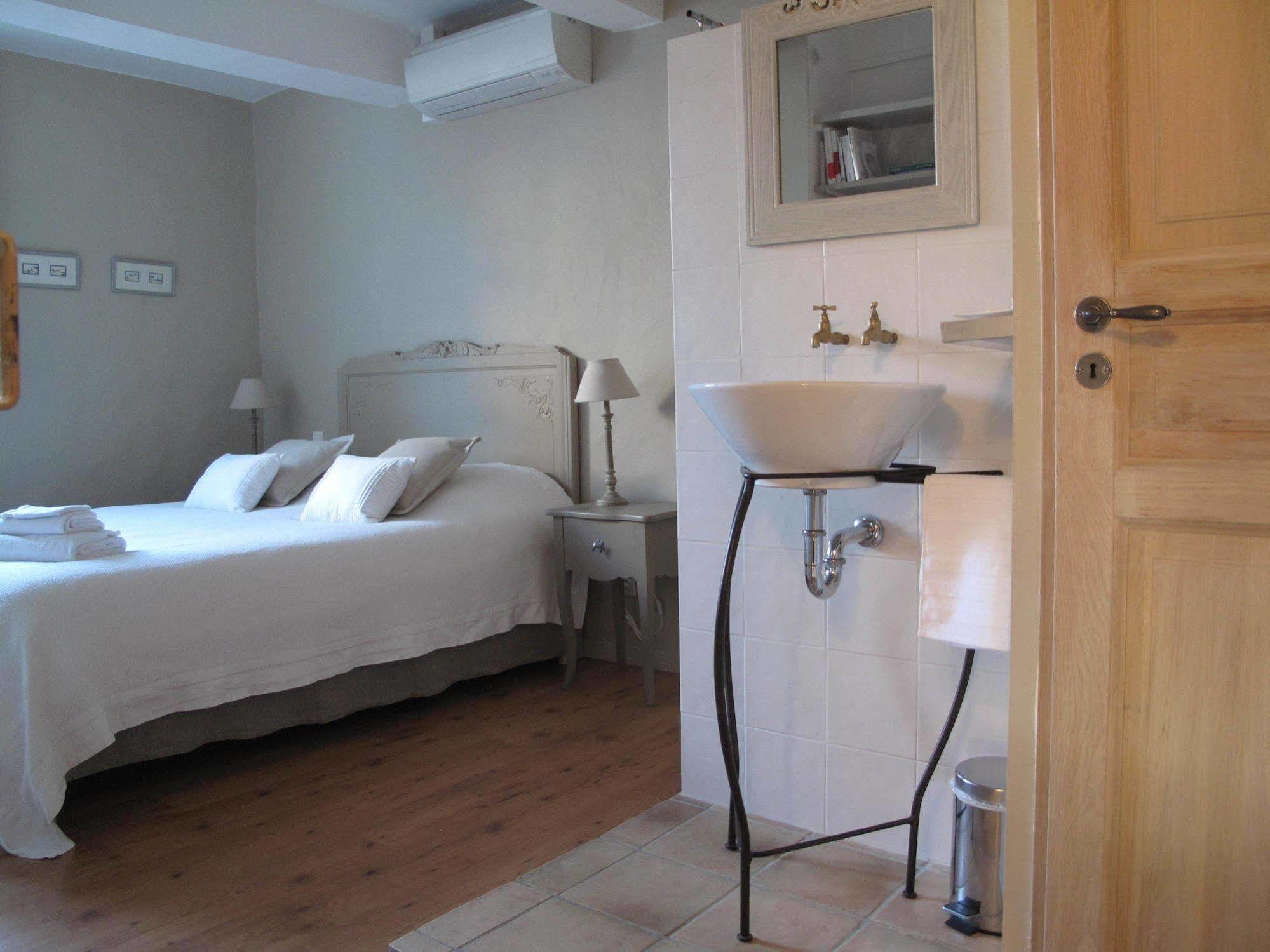 Le Mas De L'Olivier Hotel Loriol-du-Comtat Buitenkant foto