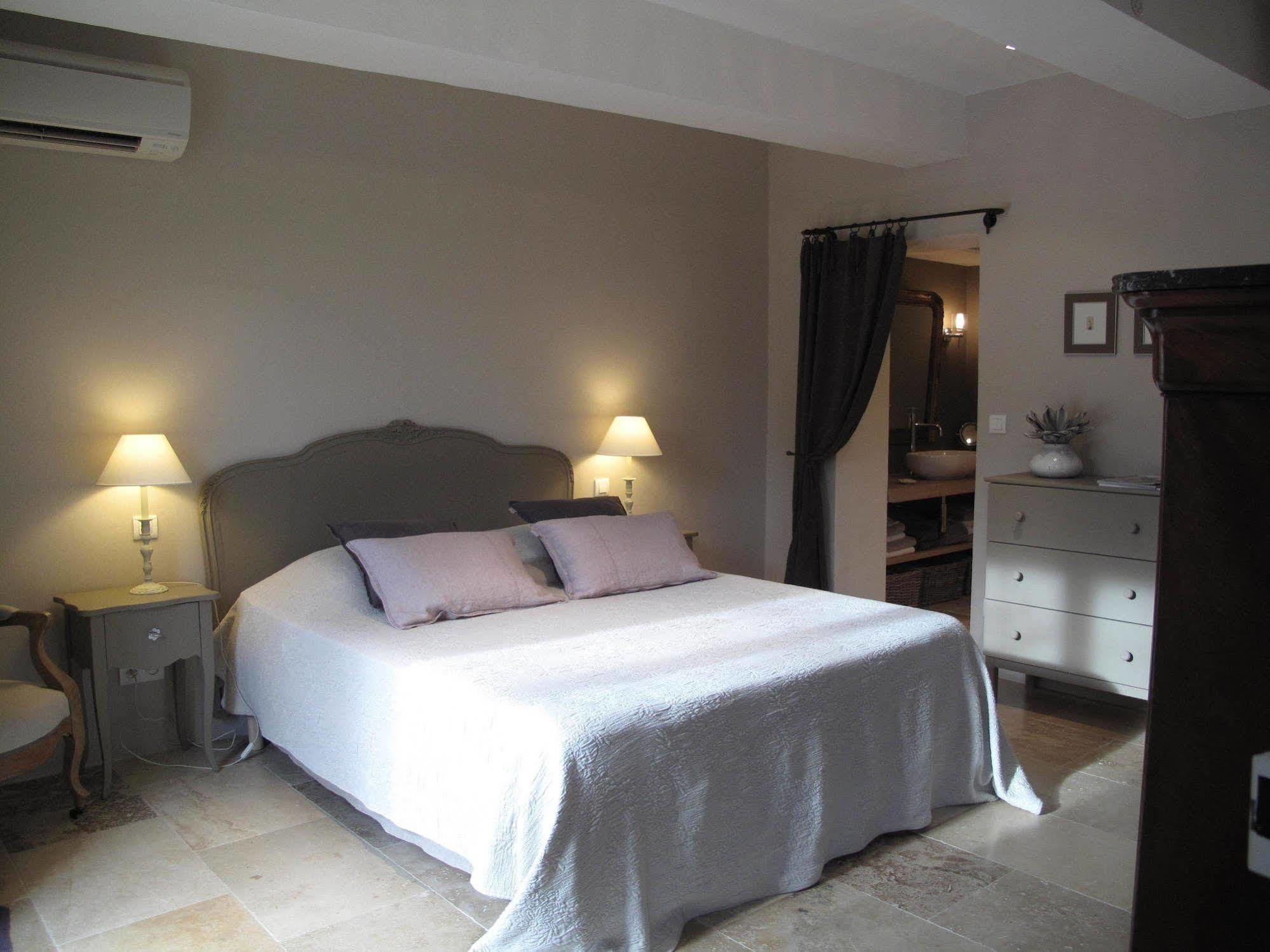 Le Mas De L'Olivier Hotel Loriol-du-Comtat Buitenkant foto