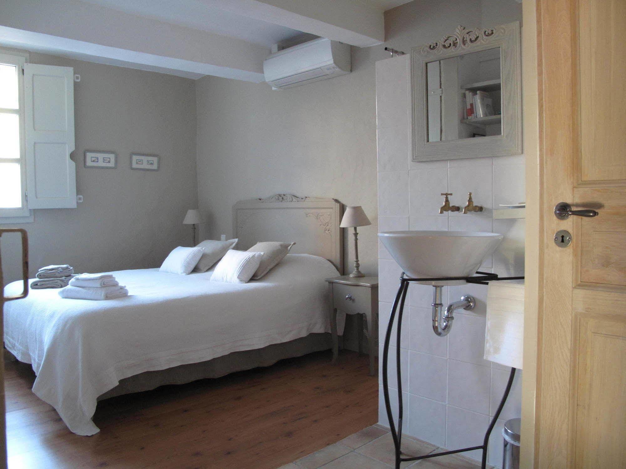 Le Mas De L'Olivier Hotel Loriol-du-Comtat Buitenkant foto