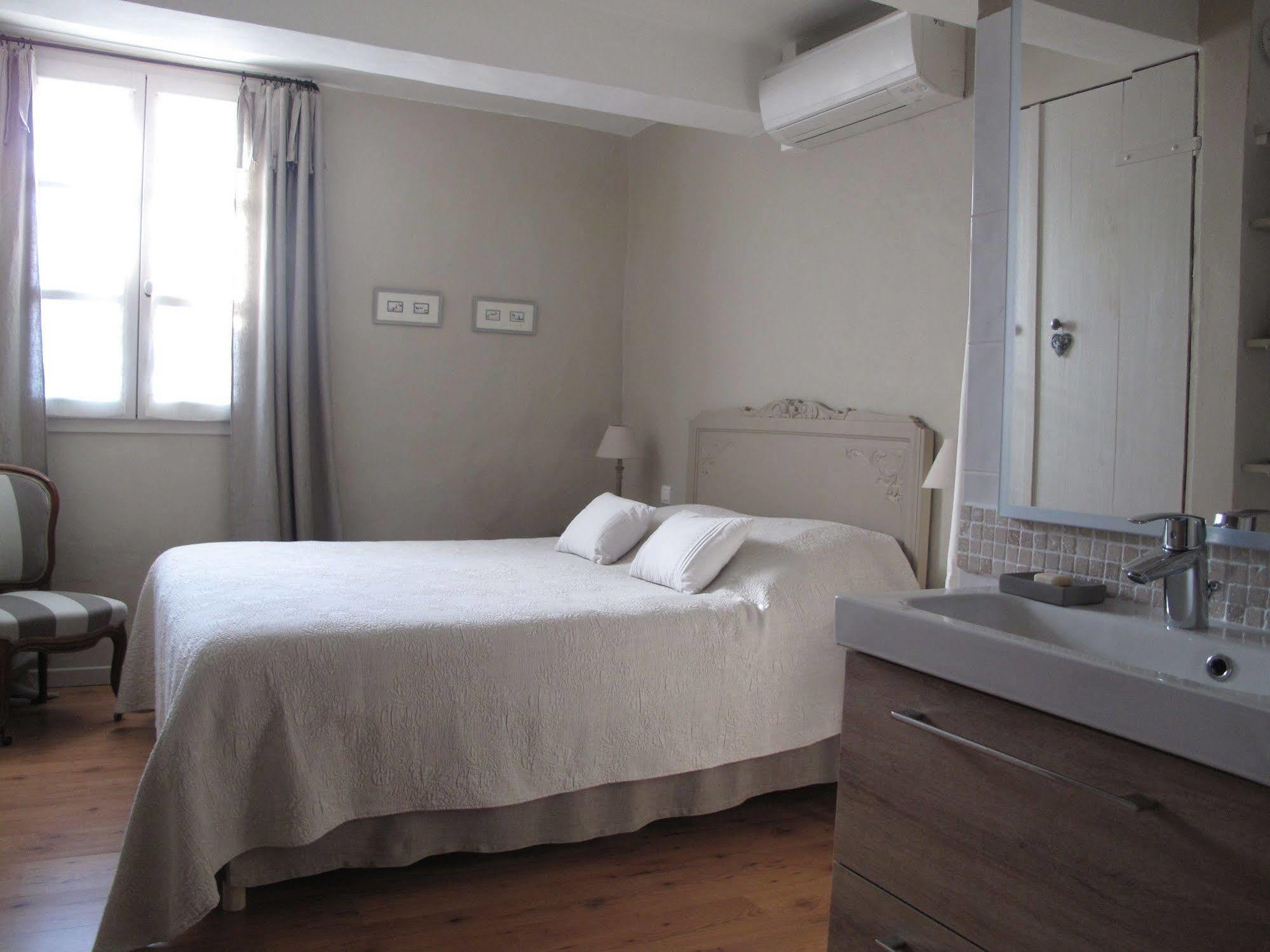 Le Mas De L'Olivier Hotel Loriol-du-Comtat Buitenkant foto